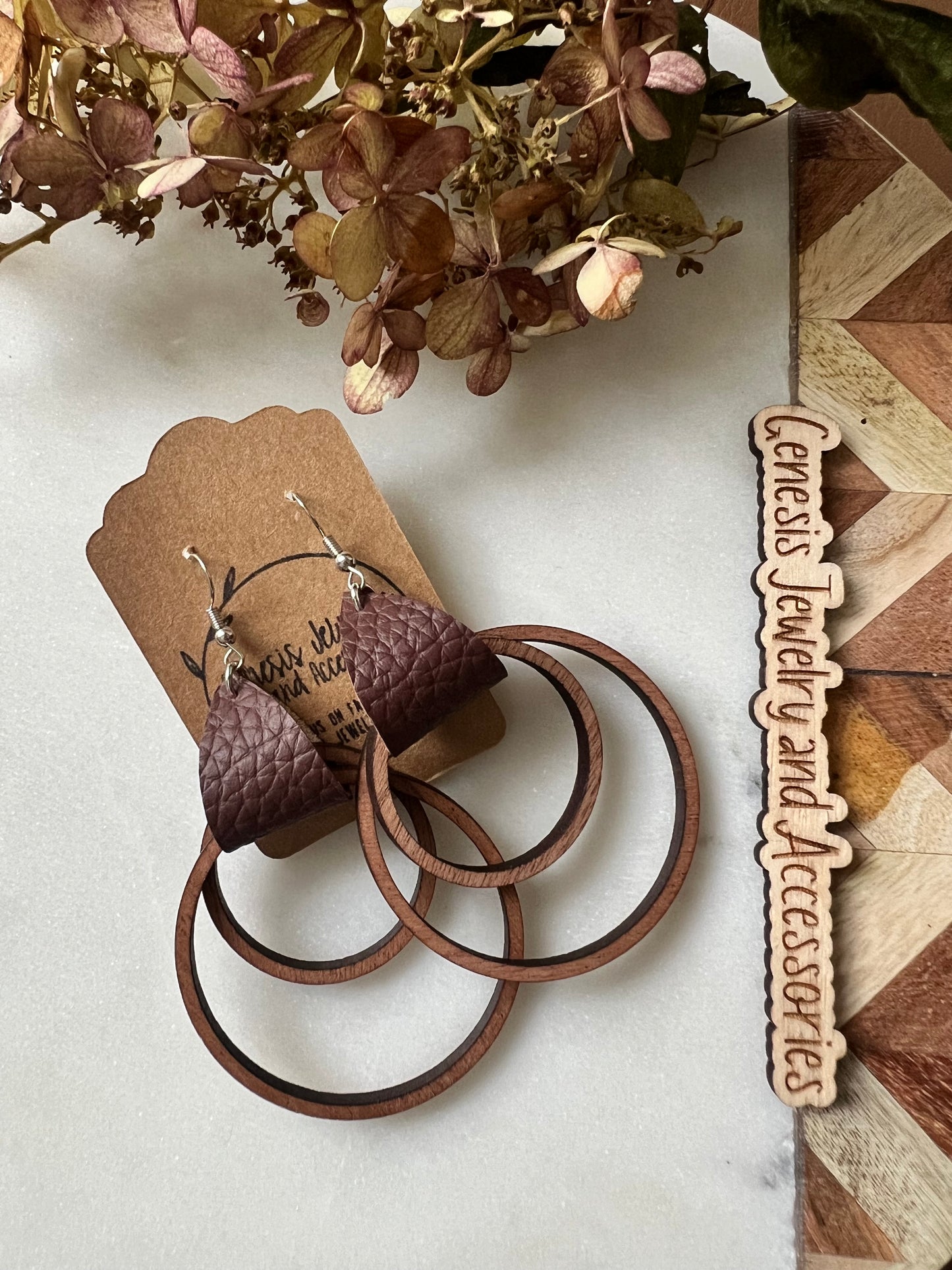 Large Round w/Faux Leather