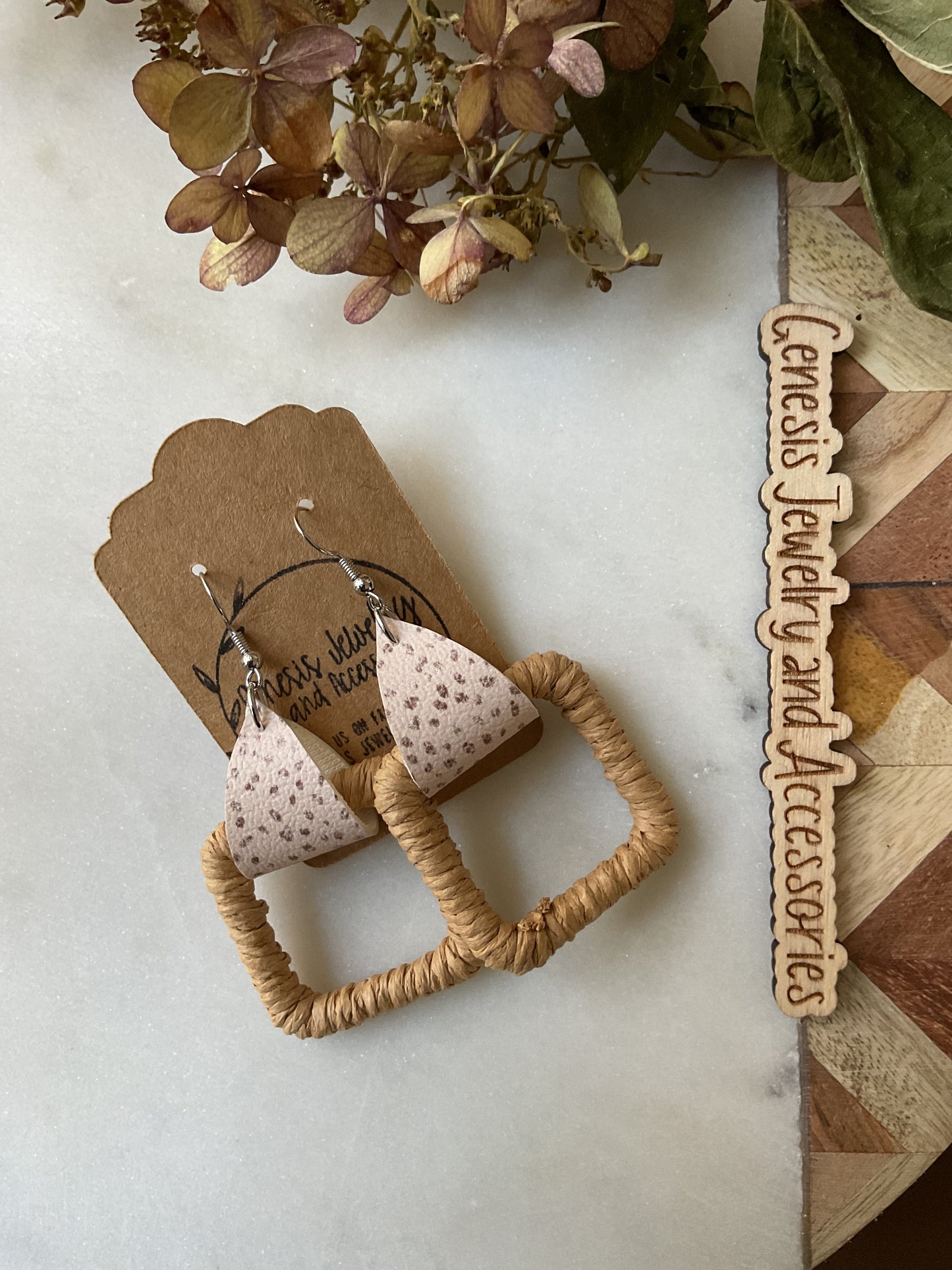 Square w/Faux Leather