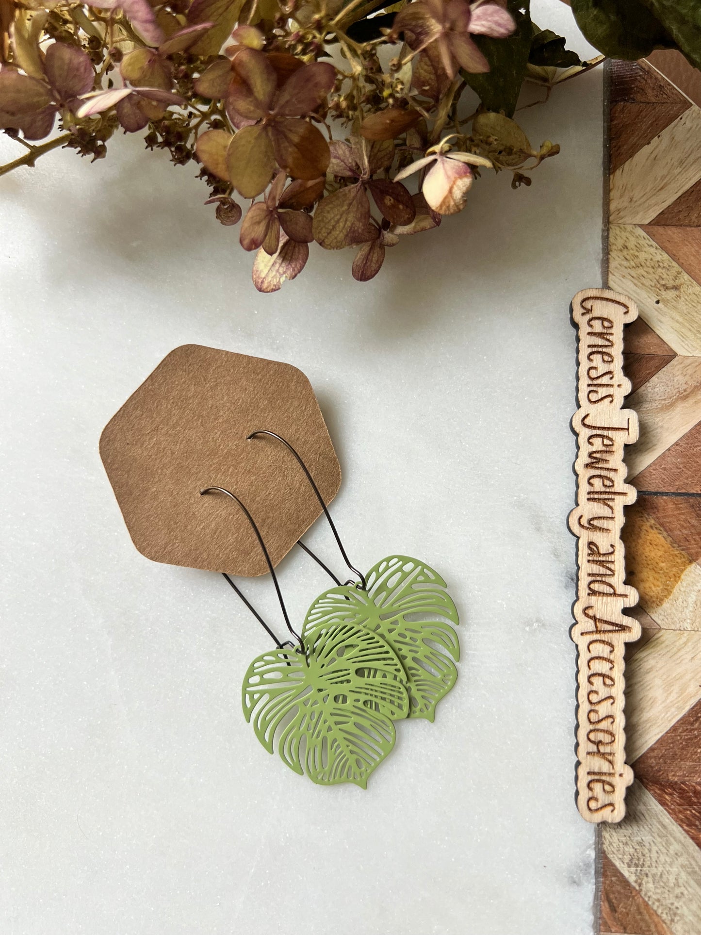 Monstera Leaf