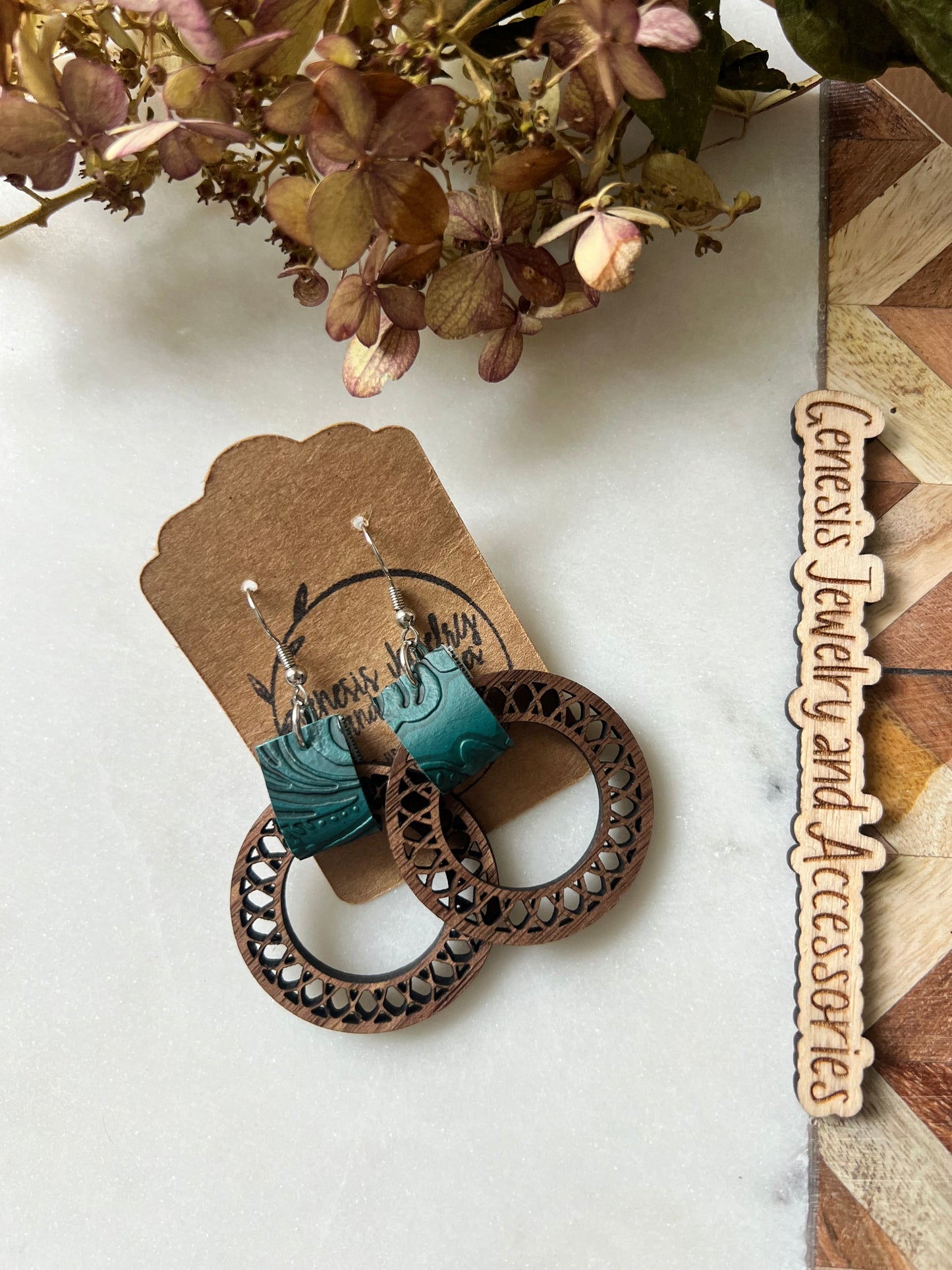 Textured Round w/Faux Leather
