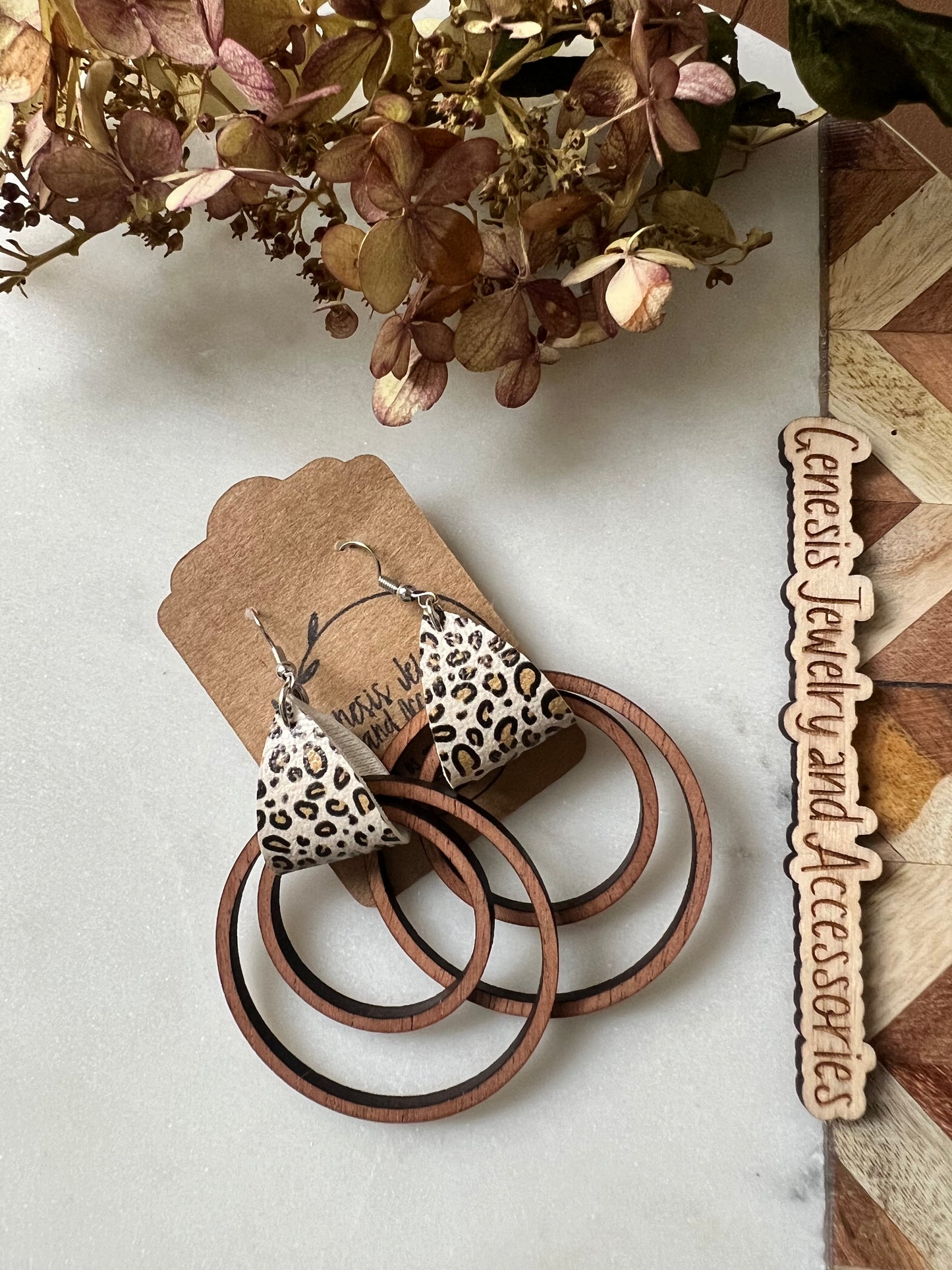 Large Round w/Faux Leather