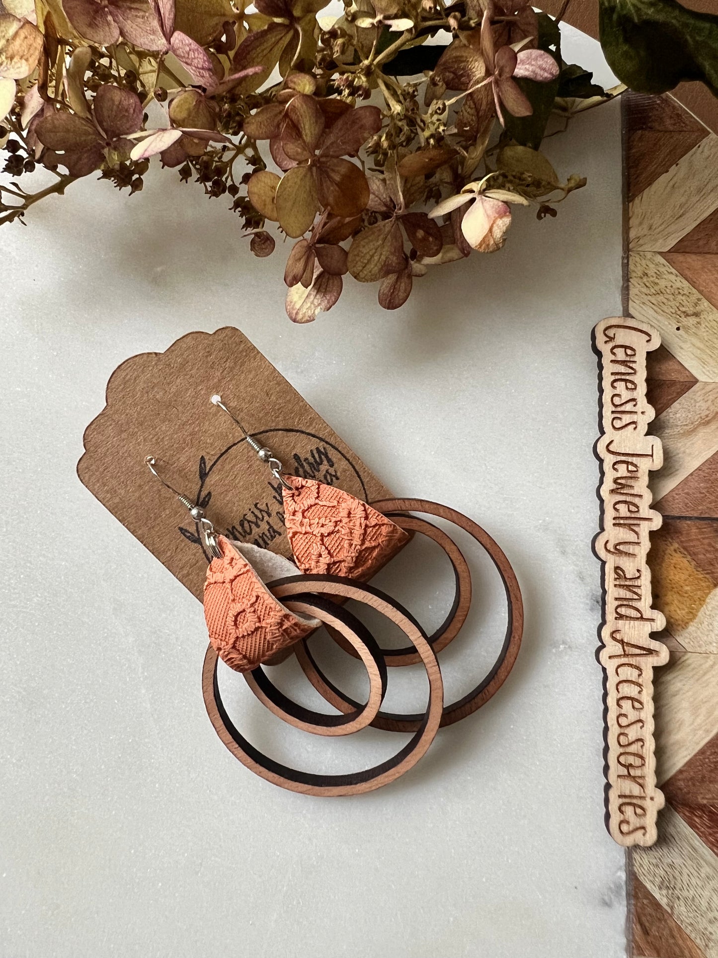 Large Round w/Faux Leather