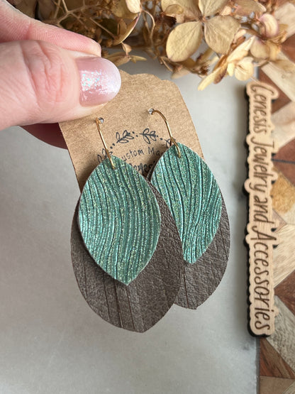 Fringed Leaf - Gold Hook