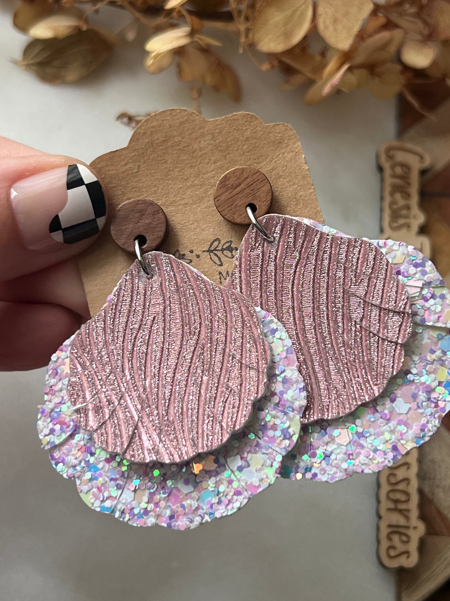 Scallop Shell - Faux Leather