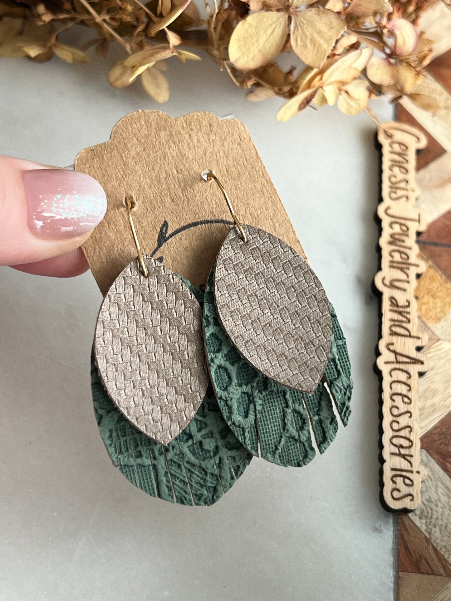 Fringed Leaf - Gold Hook