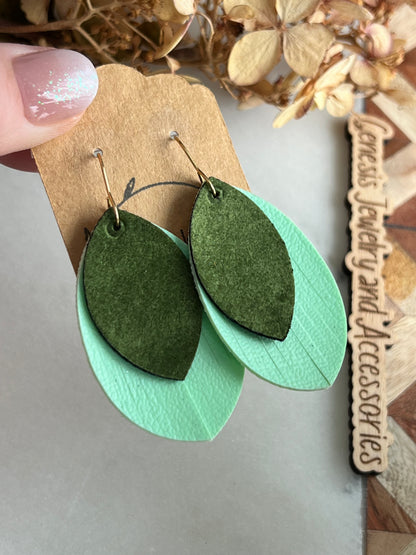 Fringed Leaf - Gold Hook