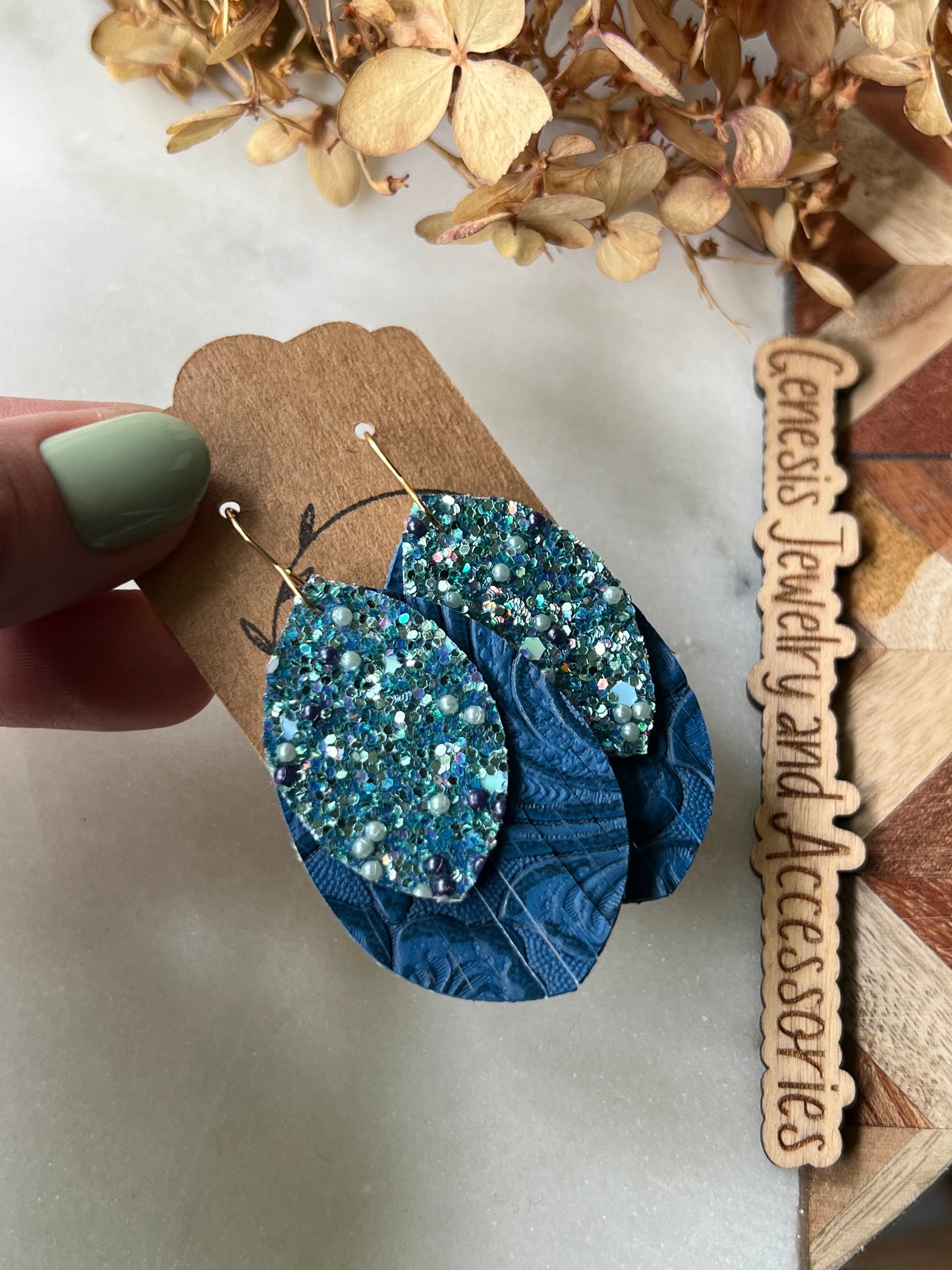 Fringed Leaf - Gold Hook