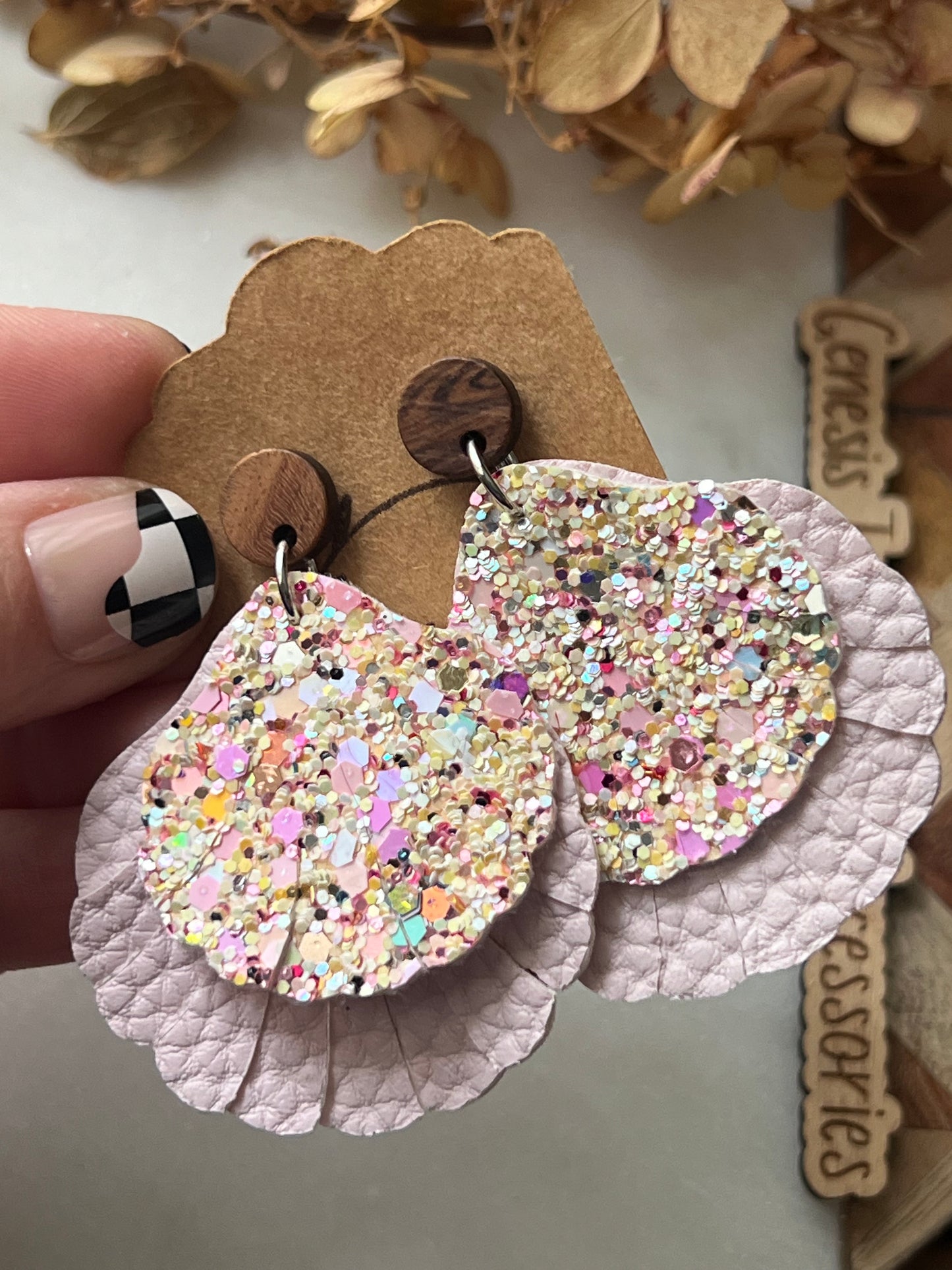 Scallop Shell - Faux Leather