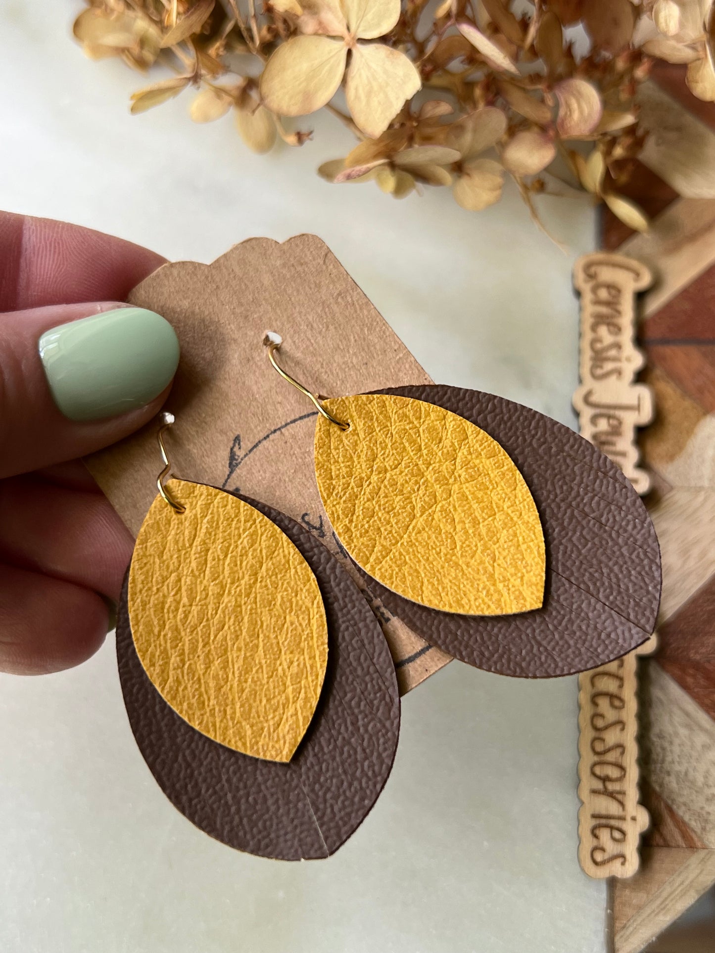 Fringed Leaf - Gold Hook