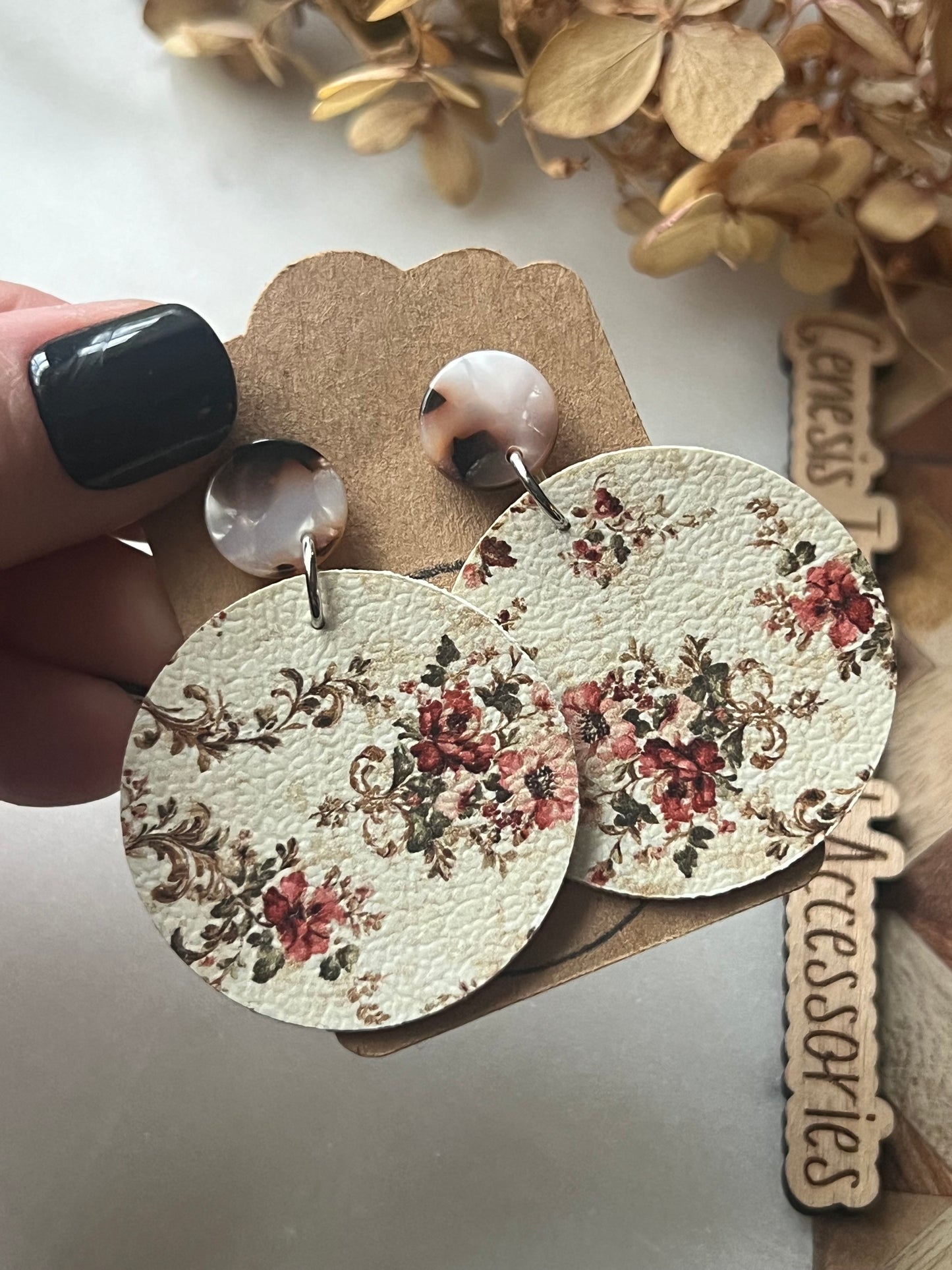 Round Faux Leather w/Stud