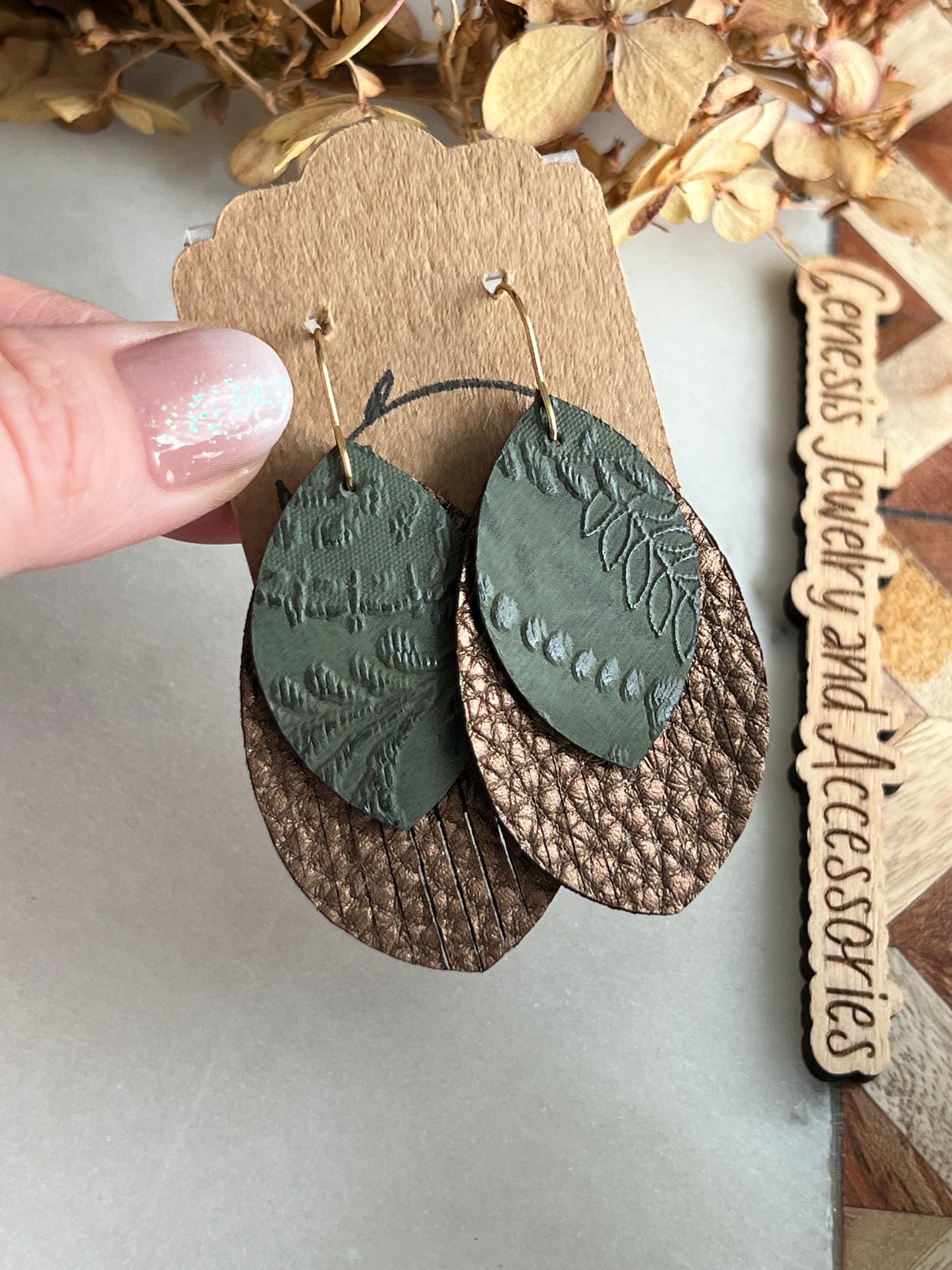 Fringed Leaf - Gold Hook