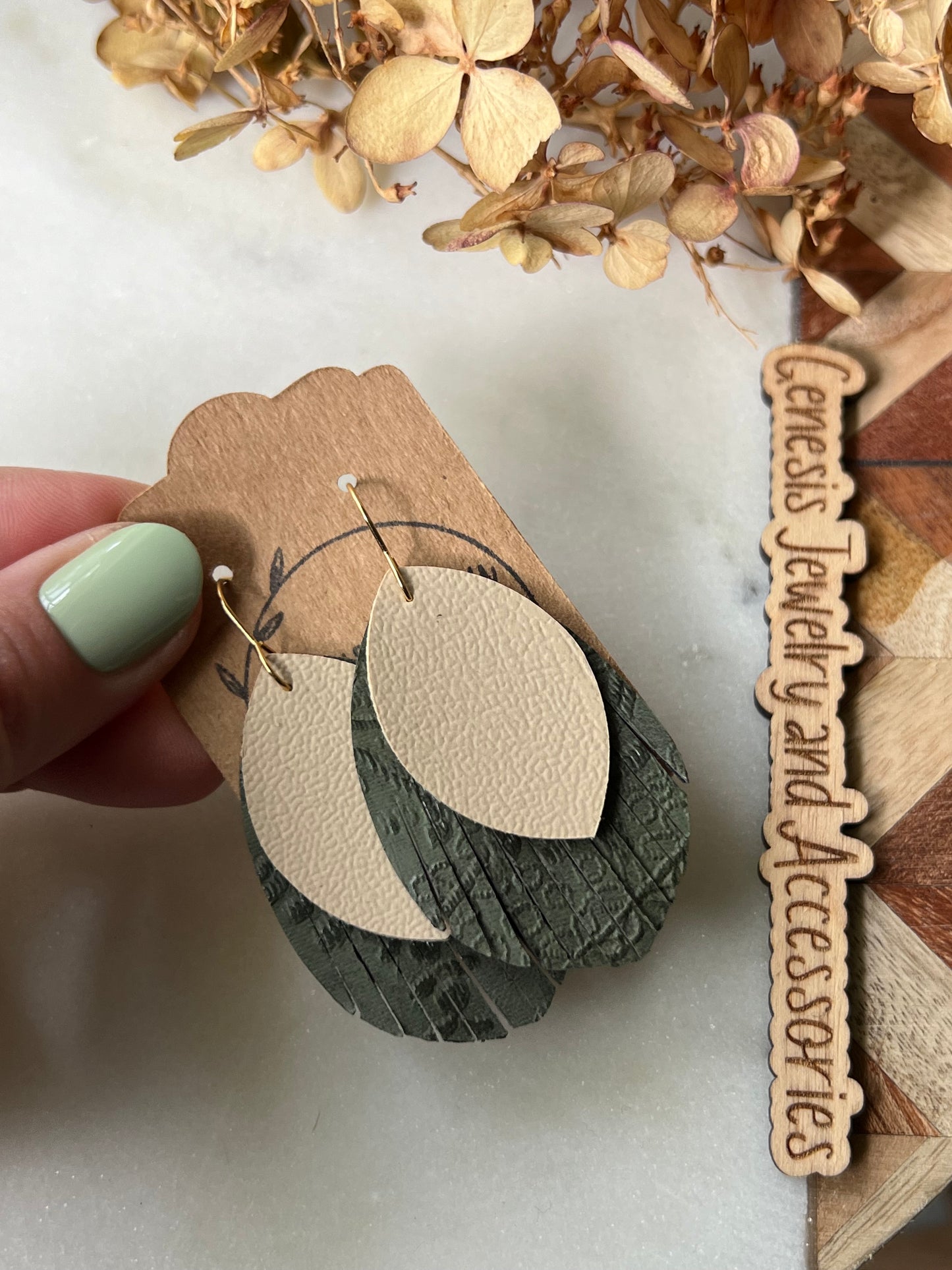 Fringed Leaf - Gold Hook