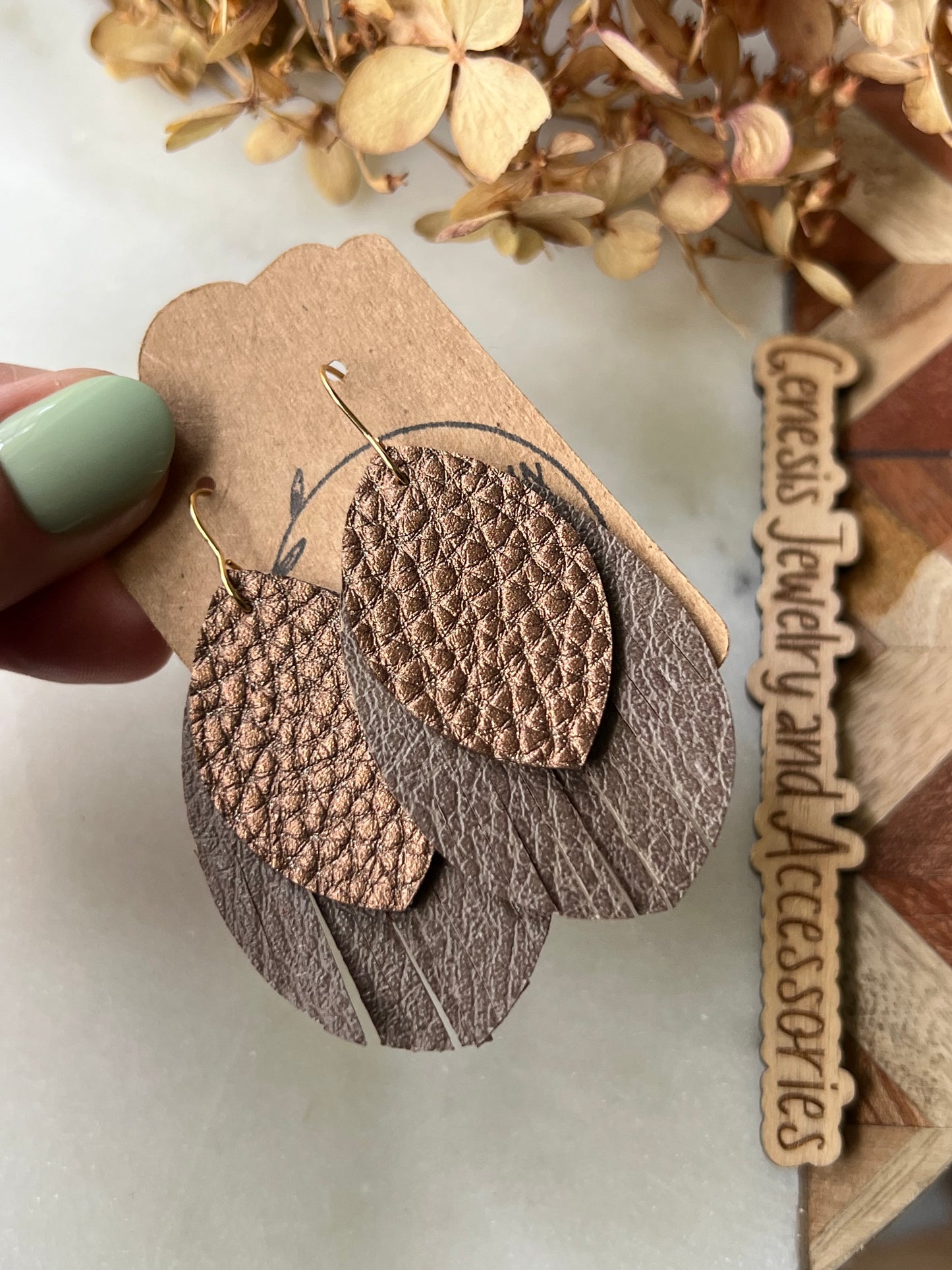 Fringed Leaf - Gold Hook
